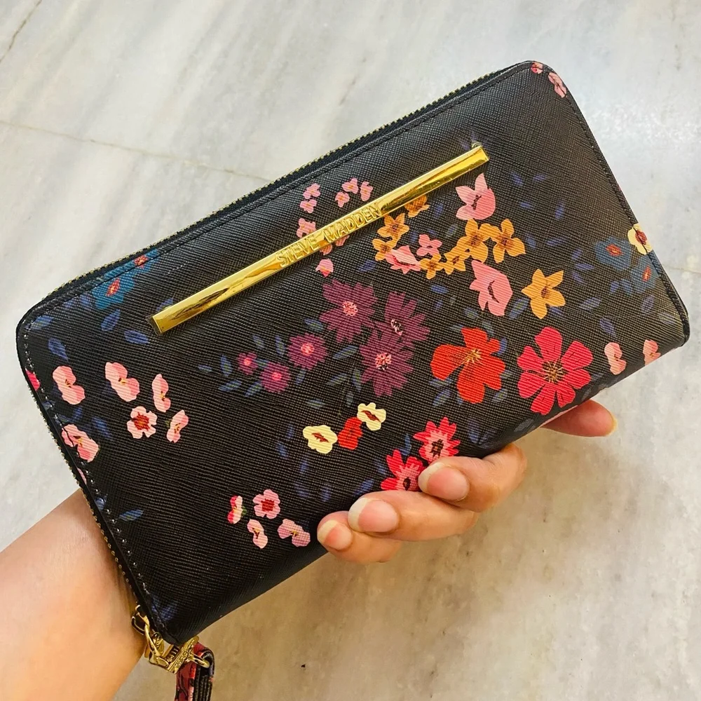 Brand new never used, steve madden bigger
size wrist wallet - Picture 11 of 13